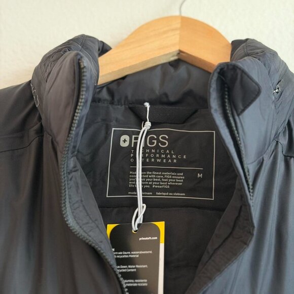 Figs On-Shift Packable Puffer Jacket in Black, Size Medium - Picture 11 of 12